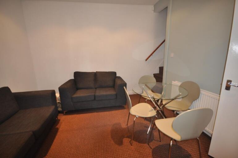 Harold Avenue, Hyde Park