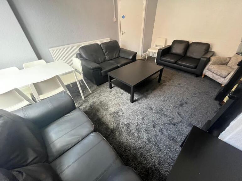 Chestnut Avenue, Hyde Park