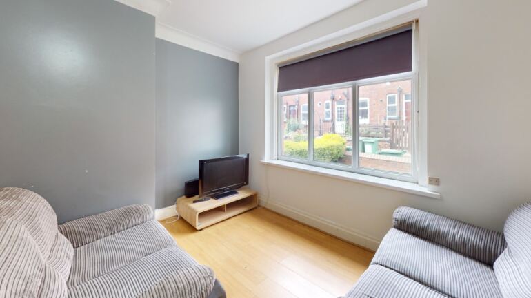 Mayville Avenue, Hyde Park