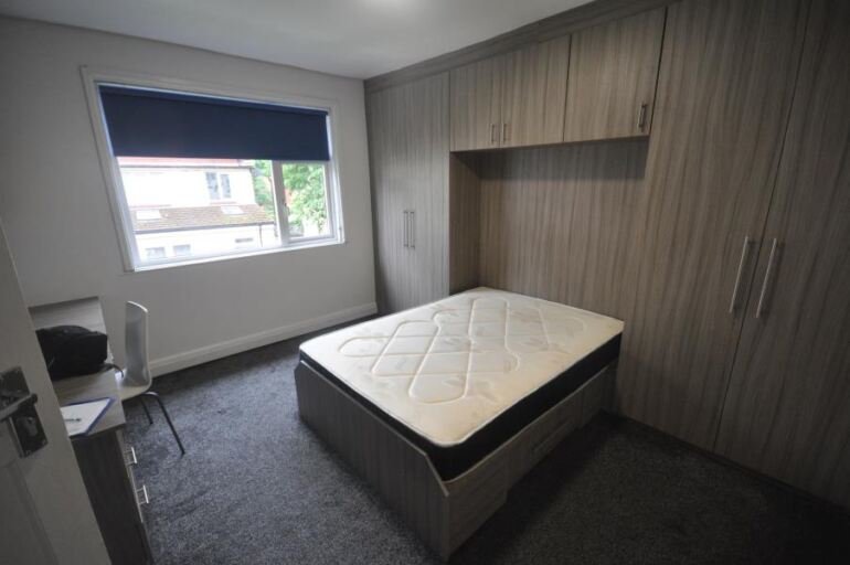 Buckingham Avenue, Hyde Park