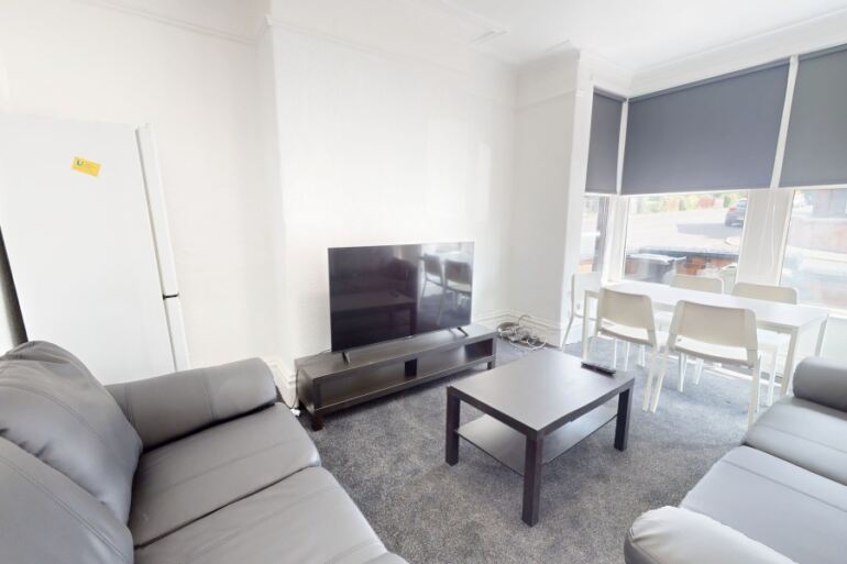 Manor Drive, Hyde Park