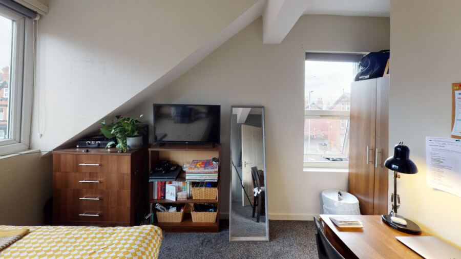 Brudenell Road, Hyde Park