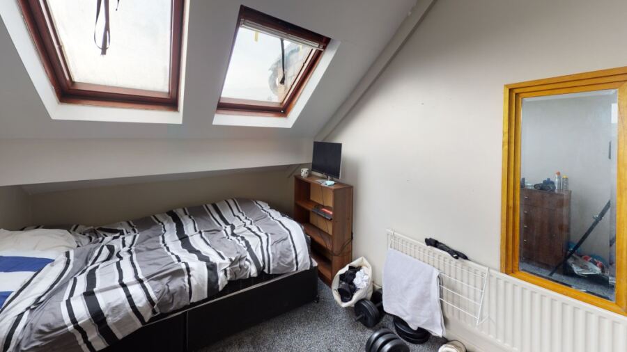 Brudenell Road, Hyde Park