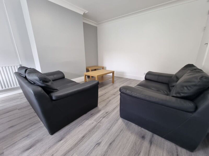 Hessle Road, Hyde Park