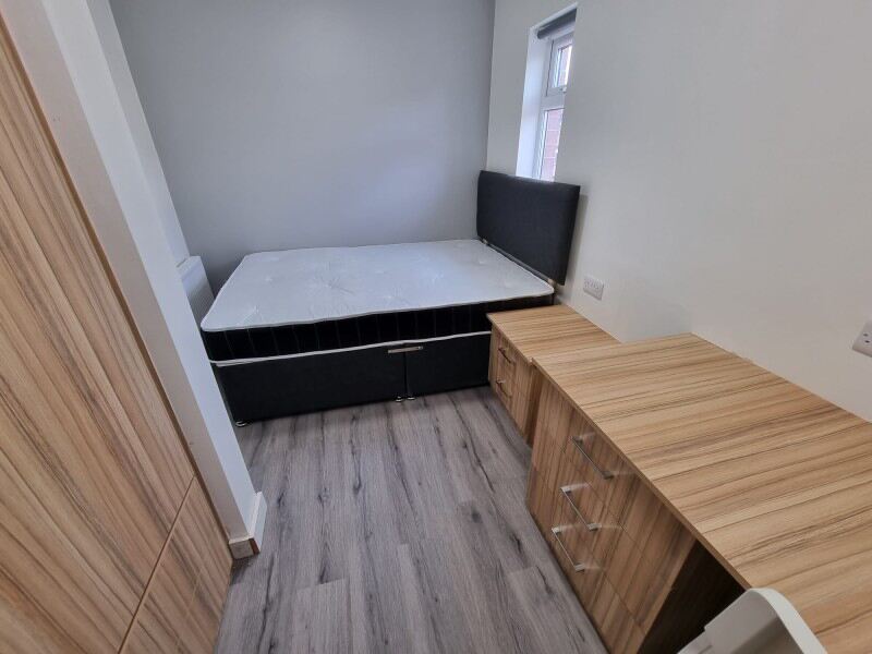 Hessle Road, Hyde Park