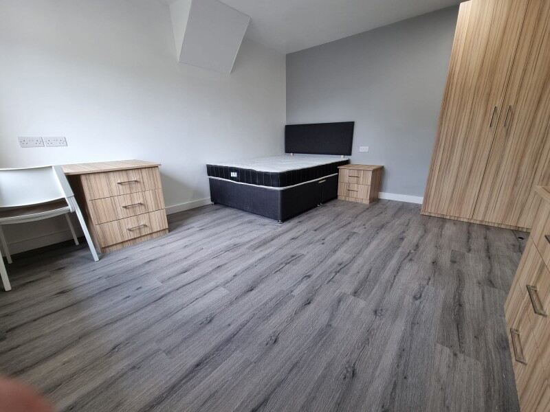 Hessle Road, Hyde Park