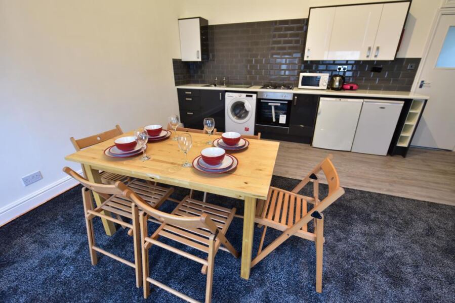 Blenheim Terrace, University