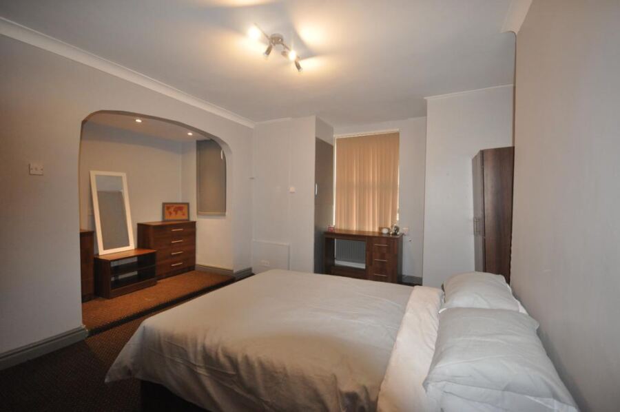 Brudenell Road, Hyde Park