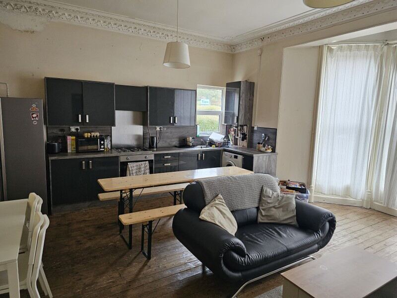 Clarendon Road, University