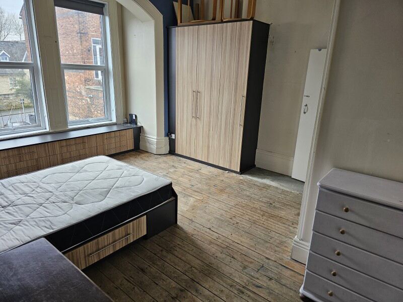 Clarendon Road, University