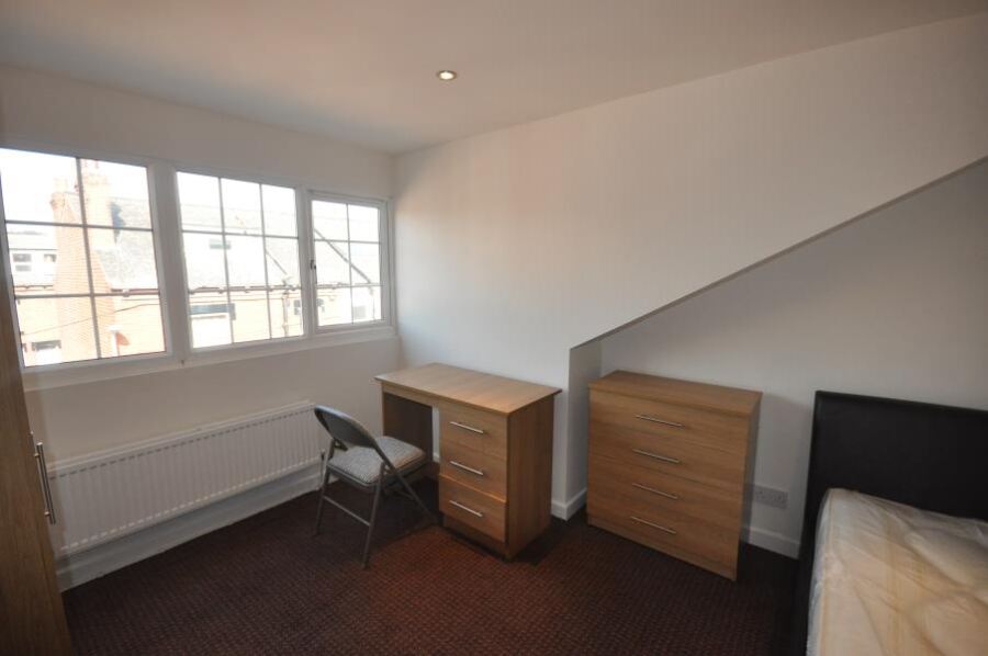 Harold Avenue, Hyde Park