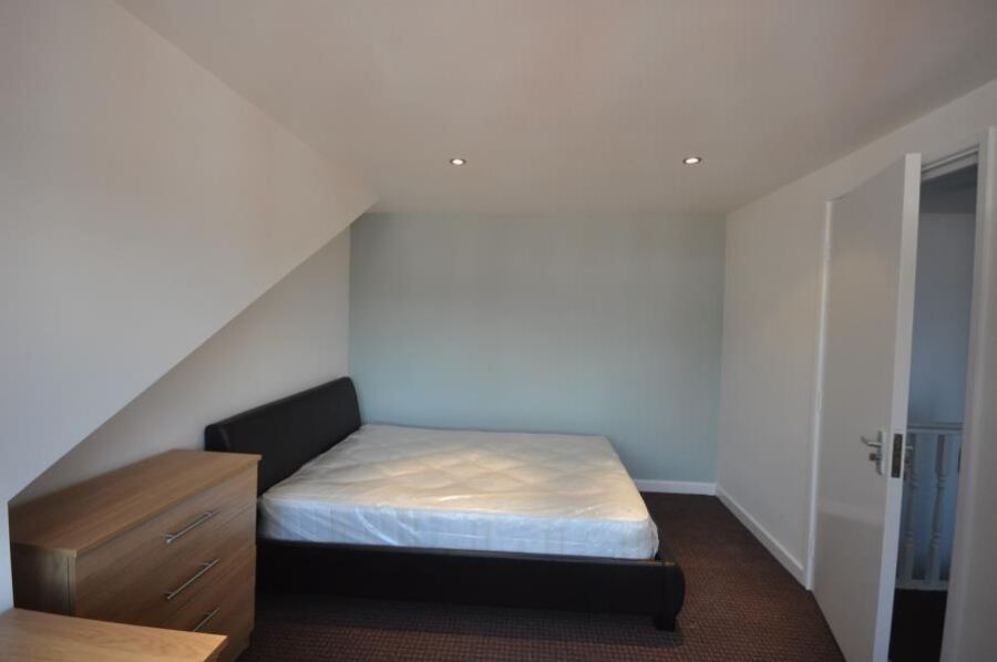 Harold Avenue, Hyde Park