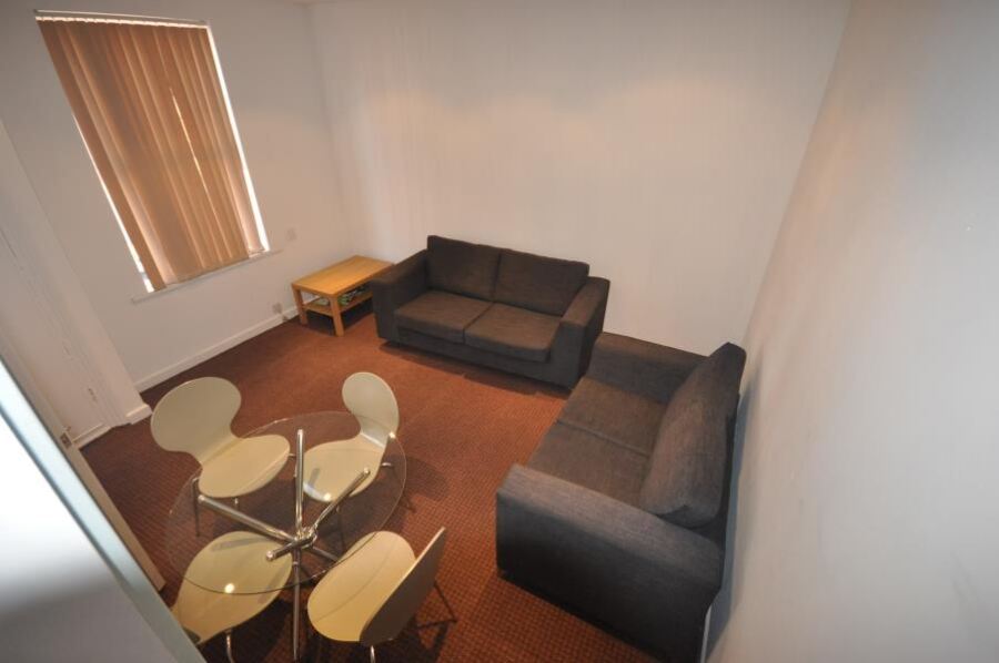 Harold Avenue, Hyde Park