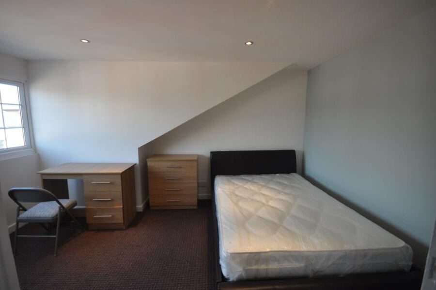 Harold Avenue, Hyde Park