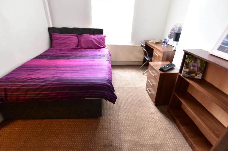 Pearson Grove, Hyde Park