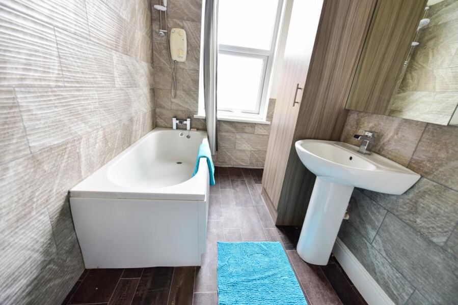 Hall Grove, Hyde Park