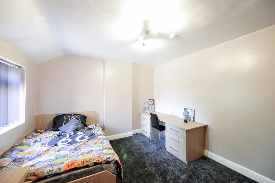 Springbank Crescent, Hyde Park