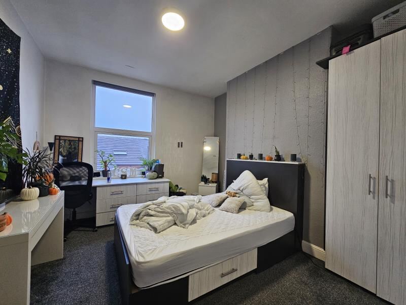 Brudenell Grove, Hyde Park