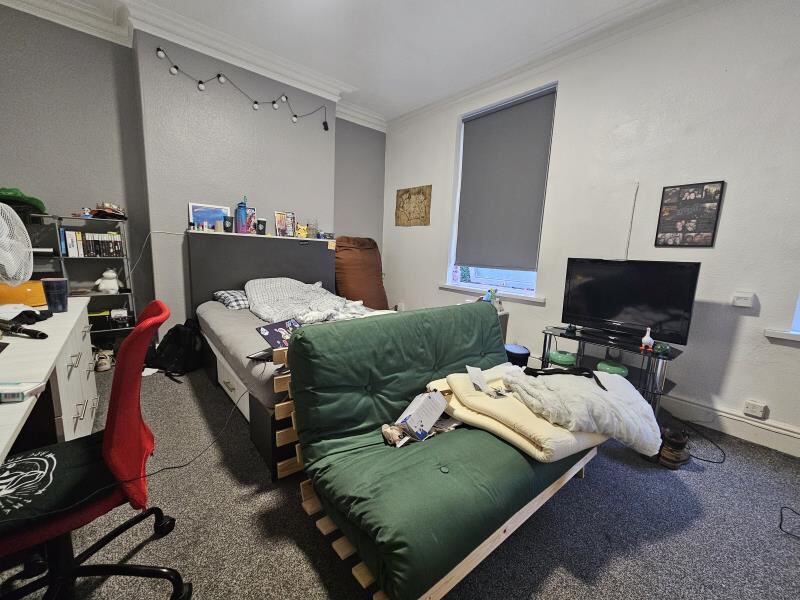 Brudenell Grove, Hyde Park