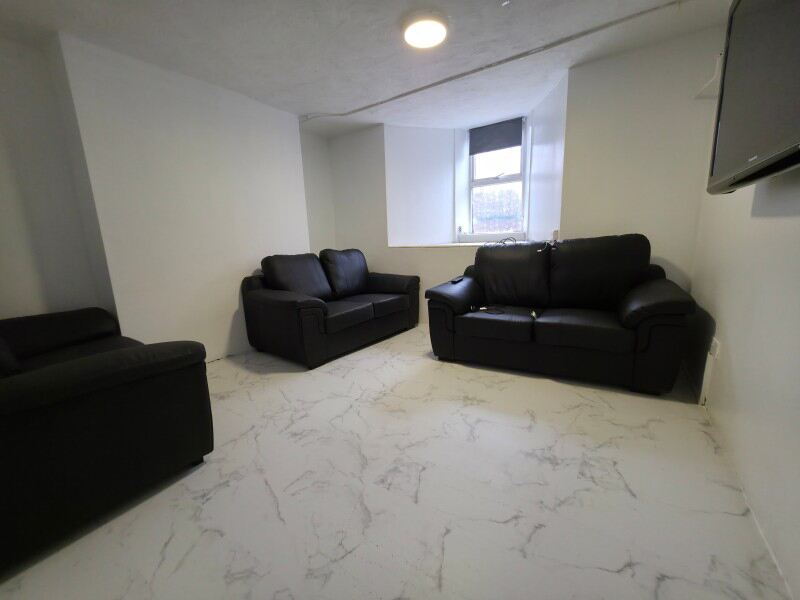 Brudenell Grove, Hyde Park