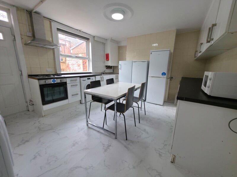 Brudenell Grove, Hyde Park