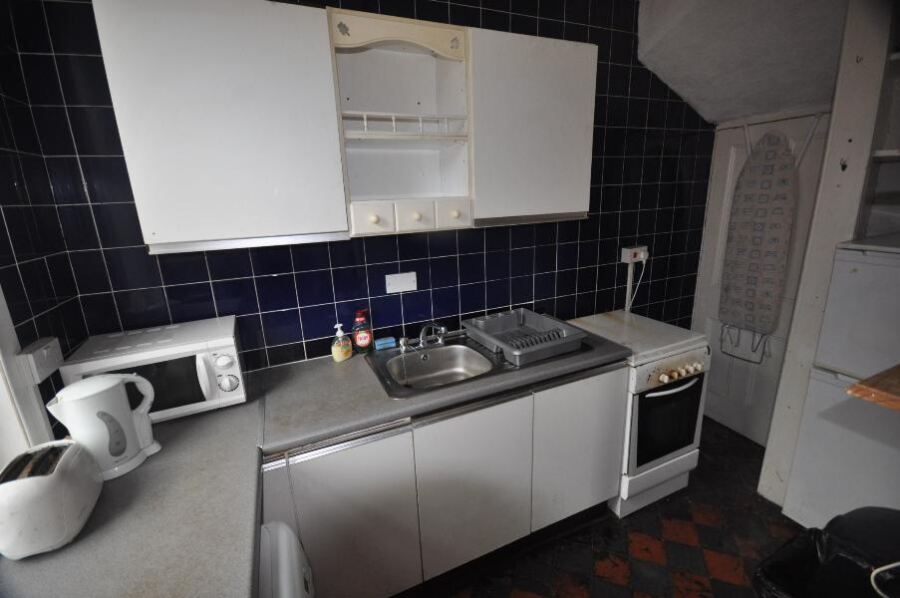 Harold Road, Hyde Park