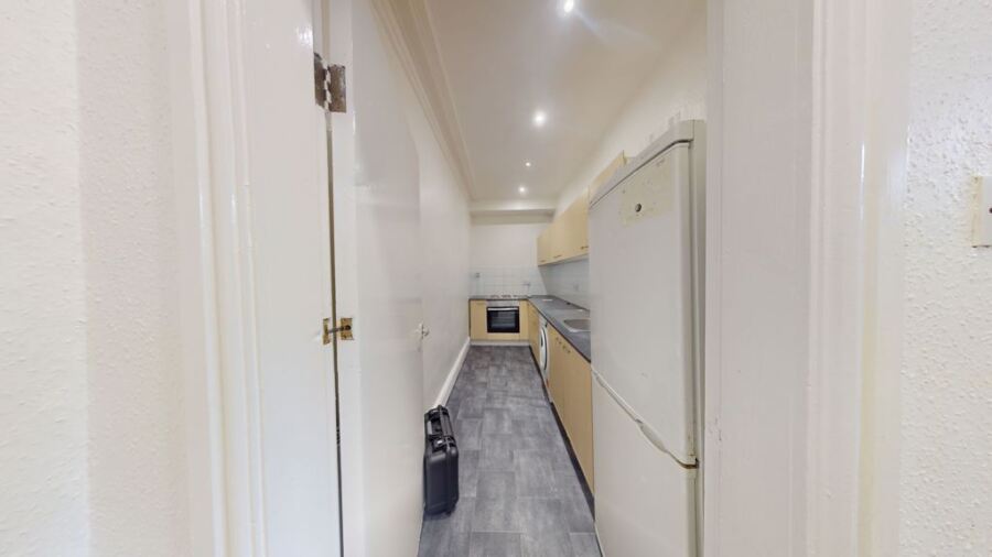 Wrangthorn Avenue, Hyde Park