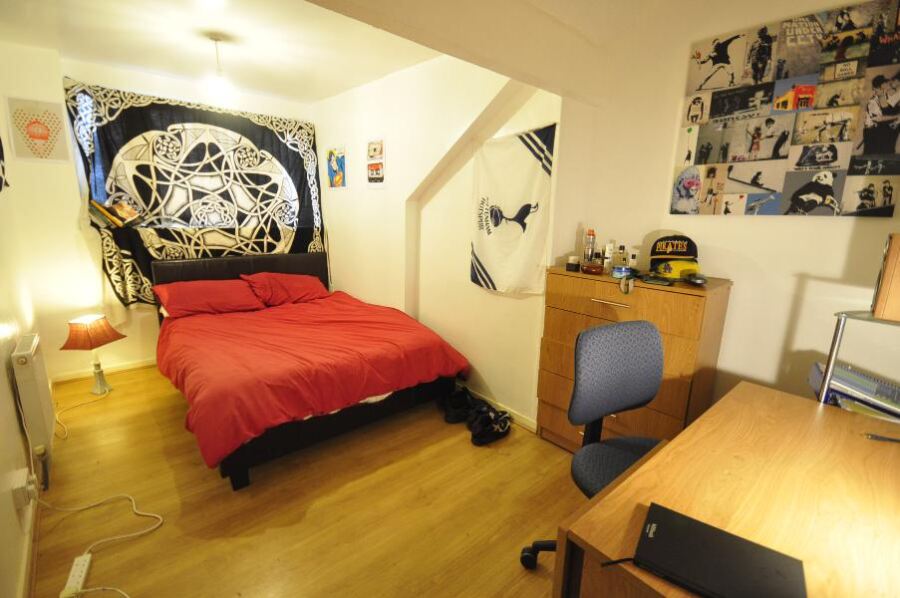 Harold Grove, Hyde Park