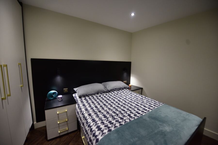 Raven Road, Hyde Park