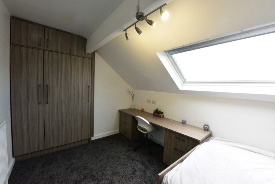 Hessle Avenue, Hyde Park