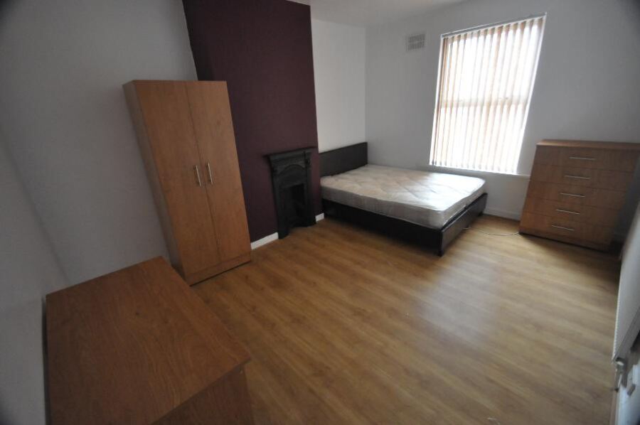 Harold Grove, Hyde Park