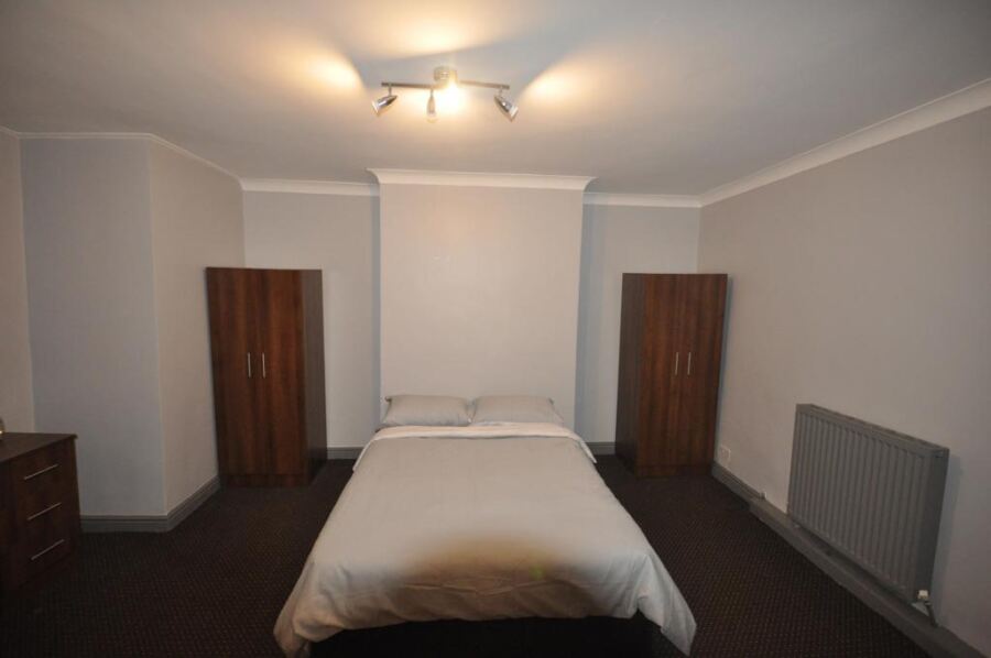 Brudenell Road, Hyde Park