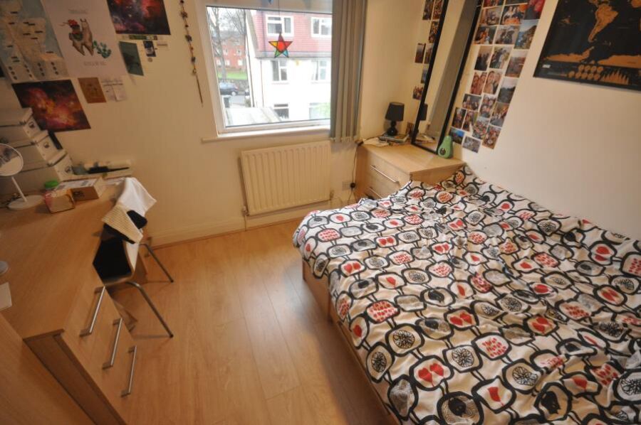 Buckingham Avenue, Hyde Park