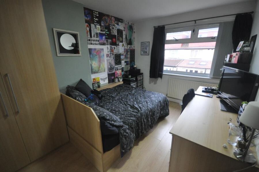 Buckingham Avenue, Hyde Park