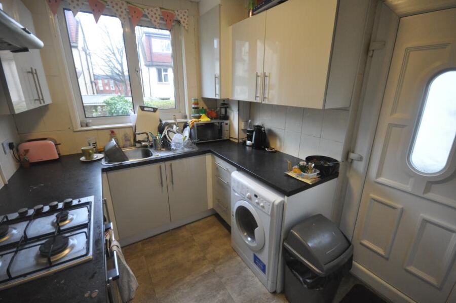 Buckingham Avenue, Hyde Park