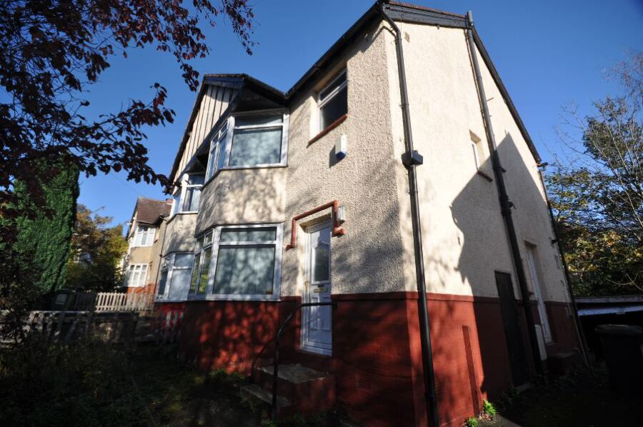 Buckingham Avenue, Hyde Park