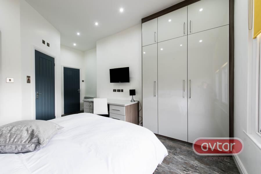 Blenheim Terrace, University