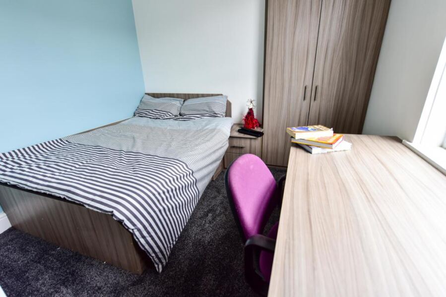 Hall Grove, Hyde Park