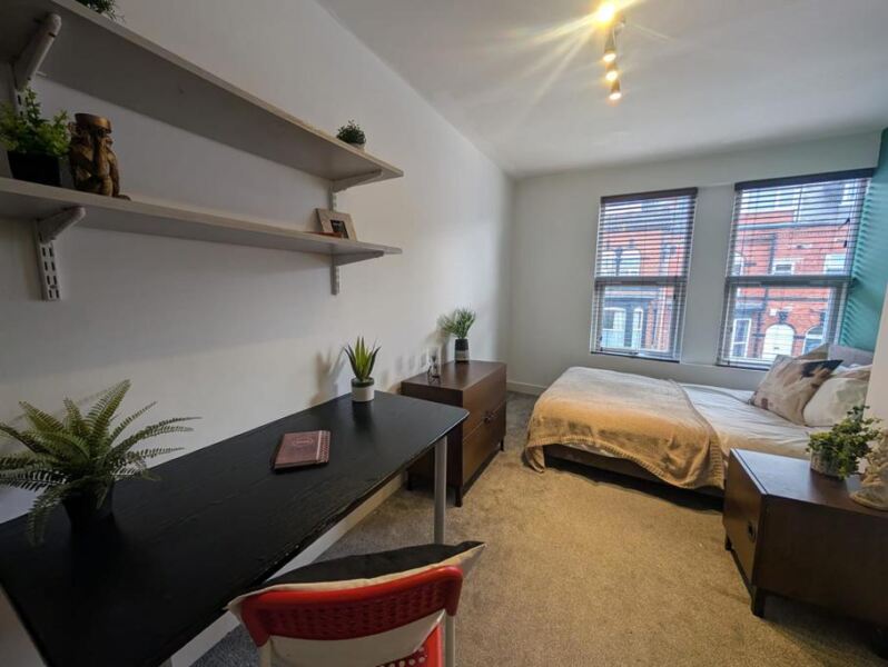 Norwood Road, Hyde Park