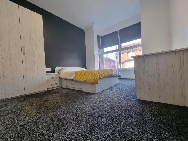 Richmond Avenue, Hyde Park