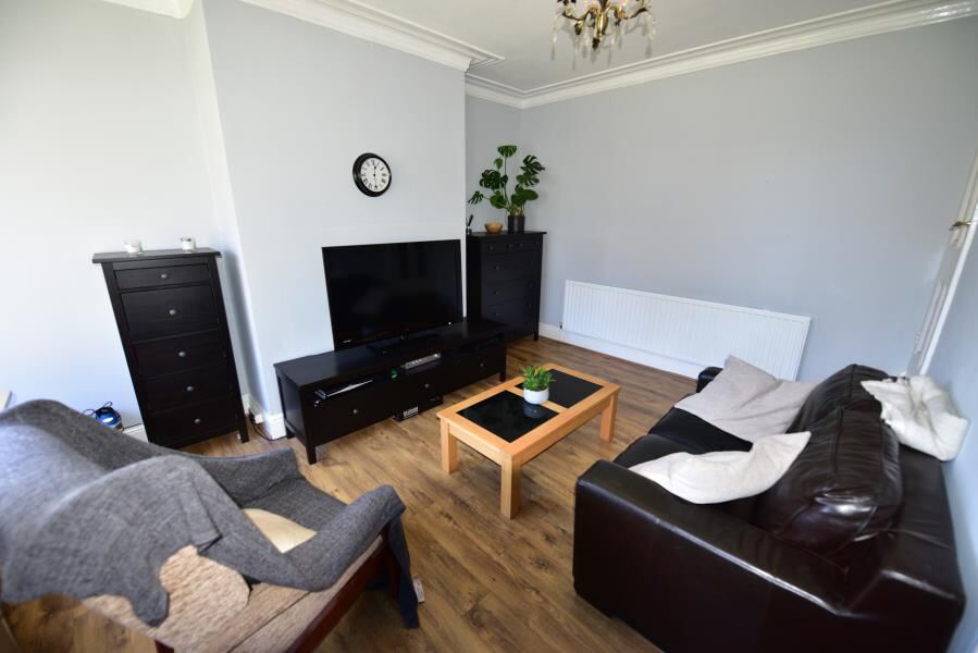 Woodside Avenue, Burley