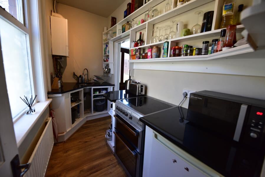 Woodside Avenue, Burley