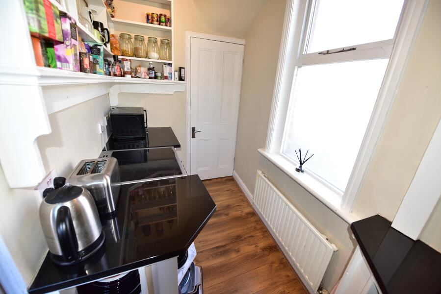 Woodside Avenue, Burley