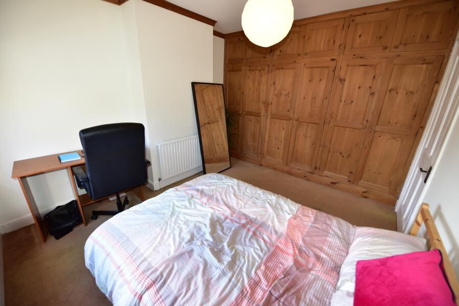 Woodside Avenue, Burley