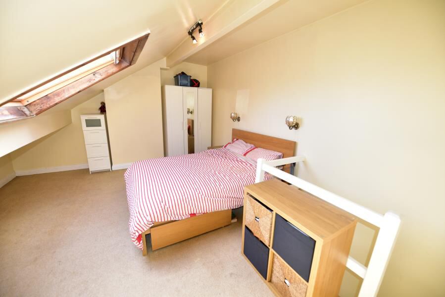 Woodside Avenue, Burley