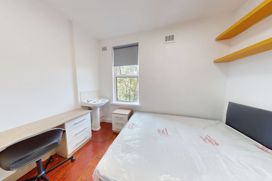 Royal Park Avenue, Hyde Park