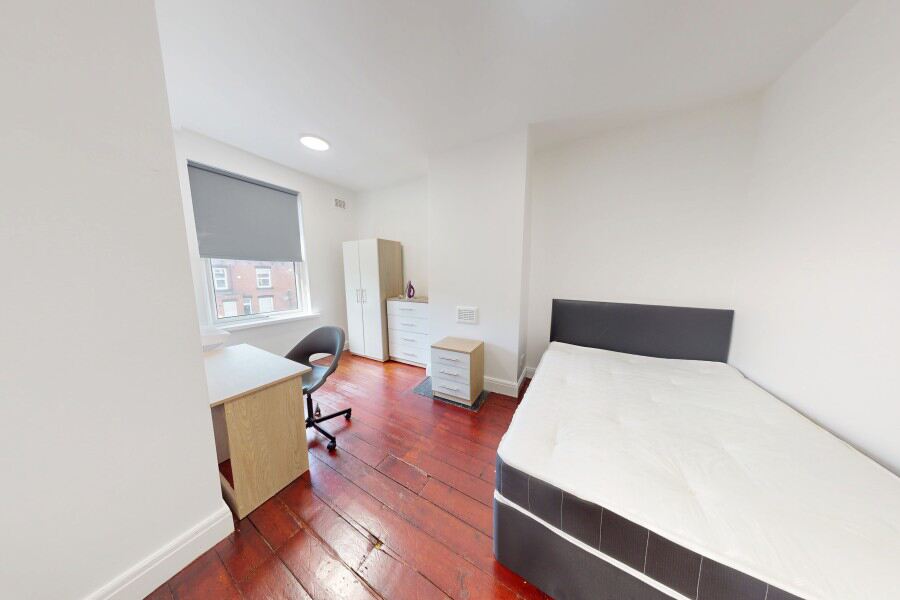 Royal Park Avenue, Hyde Park