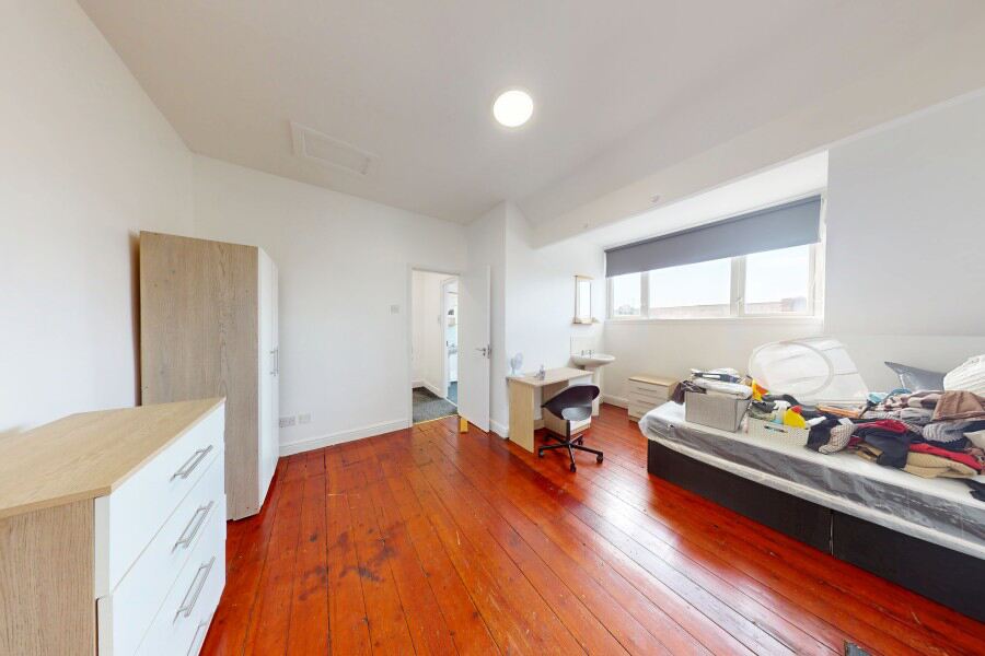 Royal Park Avenue, Hyde Park