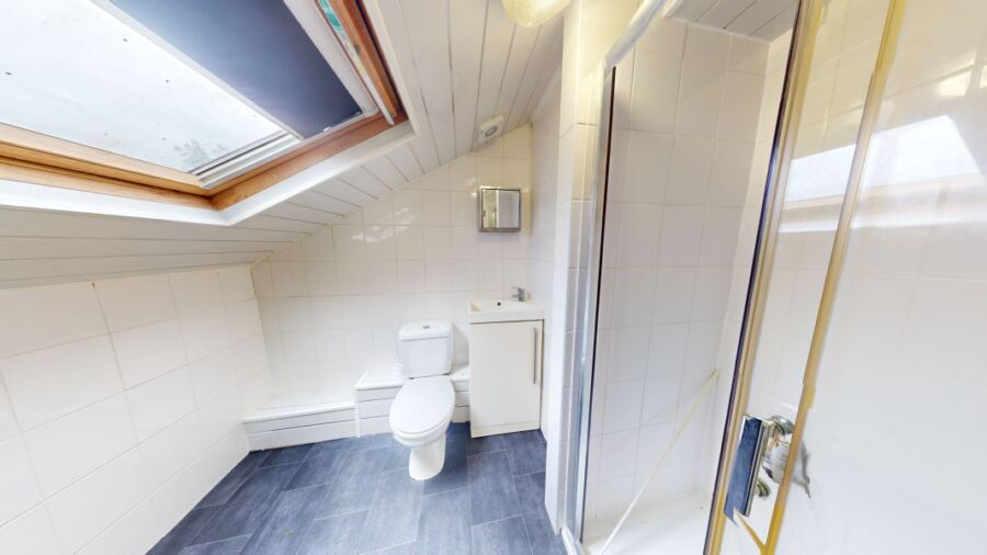 Wrangthorn Avenue, Hyde Park