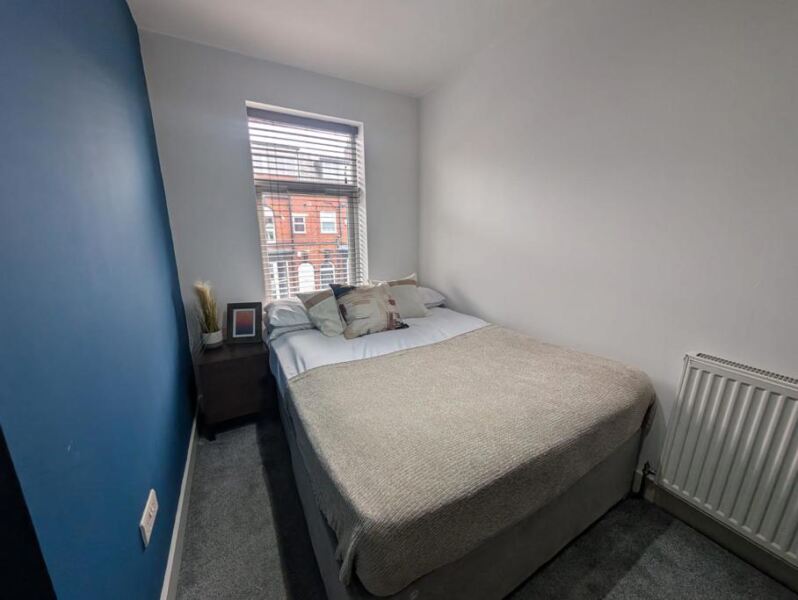 Norwood Road, Hyde Park